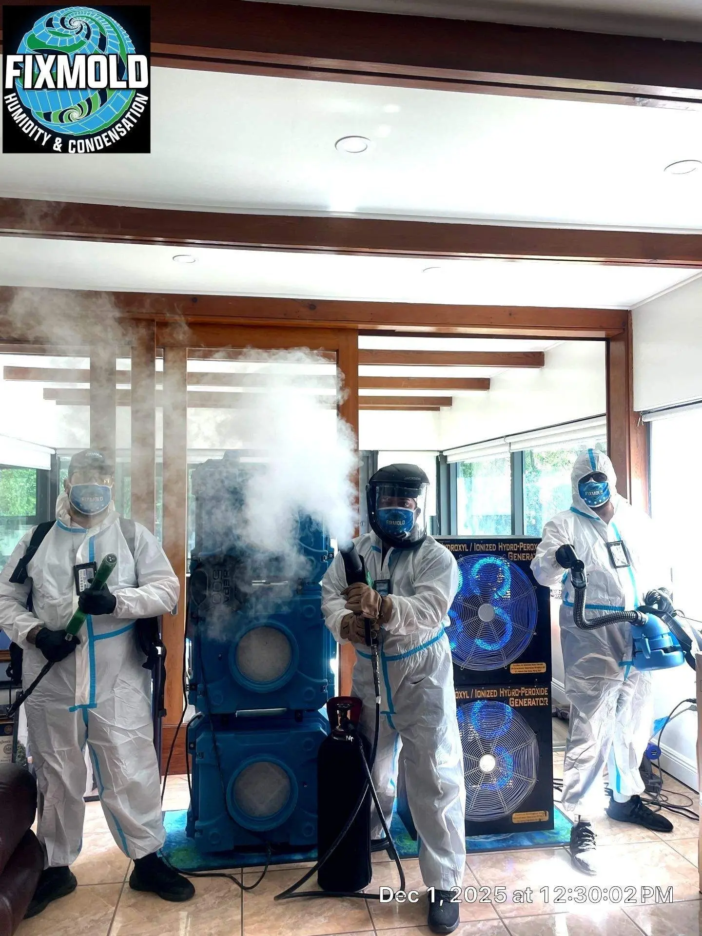 FixMold mold remediation team performing professional mold removal and humidity control with advanced restoration equipment.